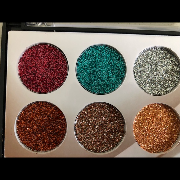 Glowing Face Glitter Eye Shadow 18 Color Glitter New with Box Makeup Kit - Picture 3 of 12